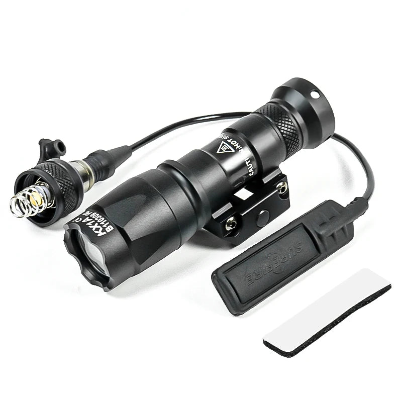 lampe torche led noire lumens 500 600 lumen militaire anti dérapant clip fixe batterie