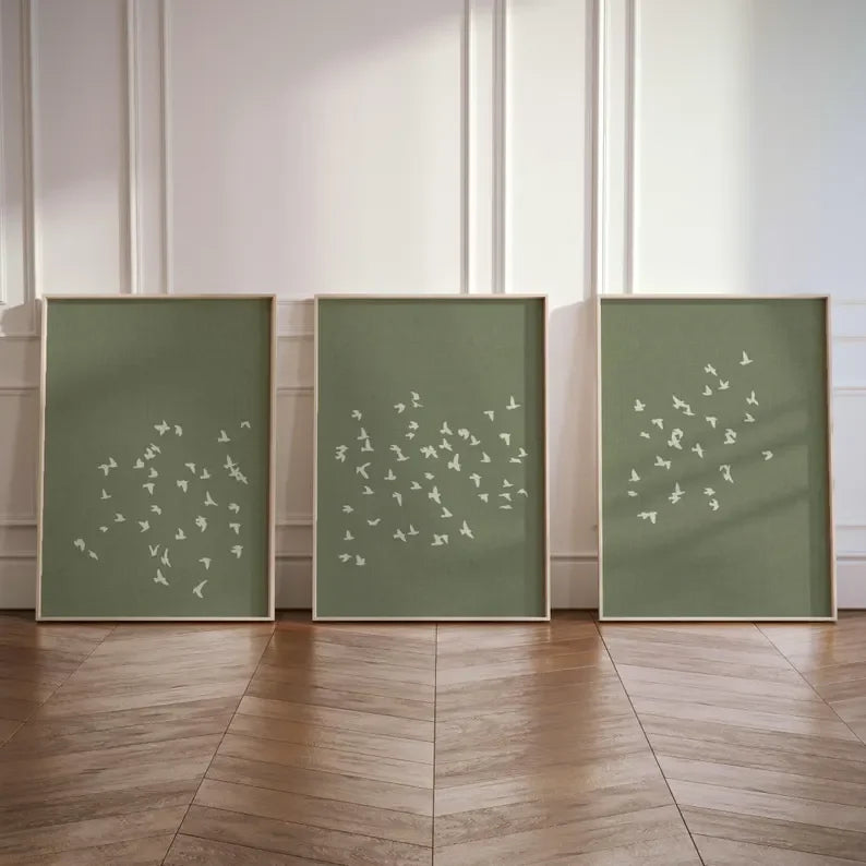 toile art minimaliste oiseaux blancs volants vert olive cadre bois décoration salon