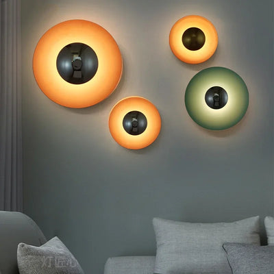 Applique murale LED ronde colorée en orange pour salon design