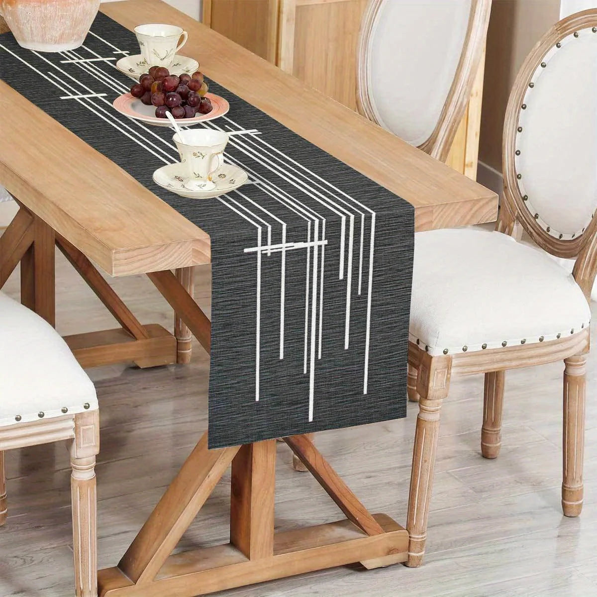 nappe table rayée noir blanche texturée moderne minimaliste assiettes couverts fruits livres