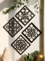 Décor mural en bois évidé 4 pièces couleur prune sur mur blanc