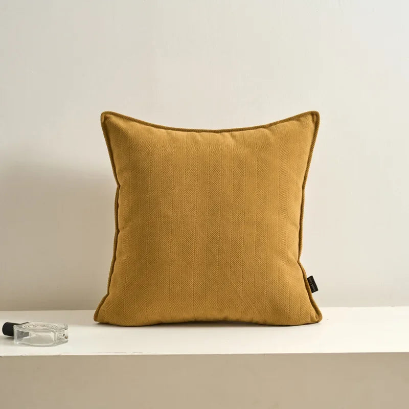 Oreiller décoratif en velours doré, un accessoire élégant et confortable pour embellir l'espace.