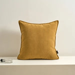 Oreiller décoratif en velours doré, un accessoire élégant et confortable pour embellir l'espace.