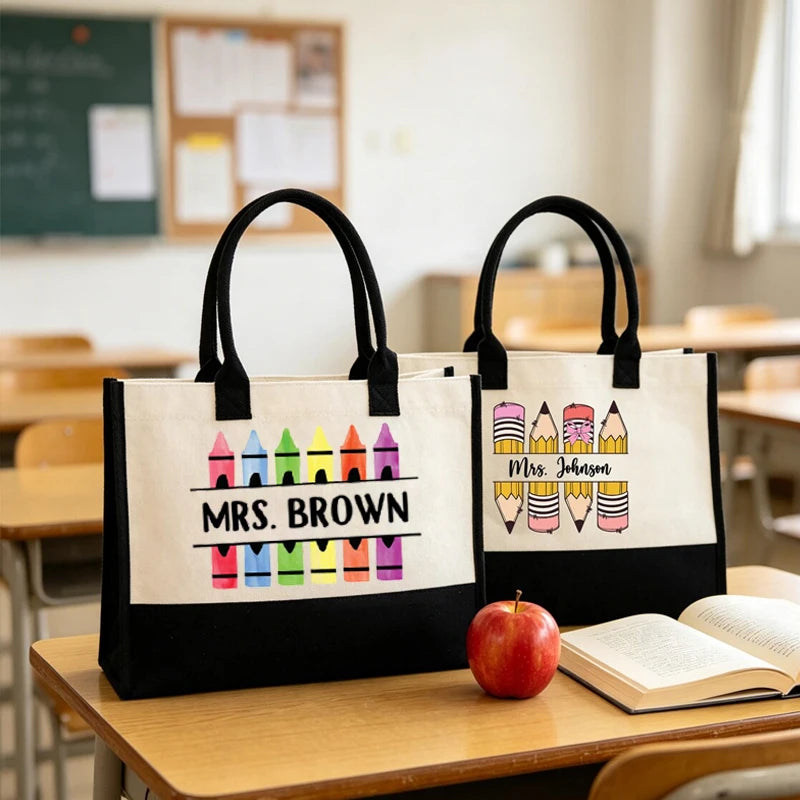 sac main moderne toile crayons colorés textes enseignants blanc noir retour école fête