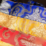rideau décoration bouddhiste brocart motifs floraux traditionnel couleur jaune bleu rouge or