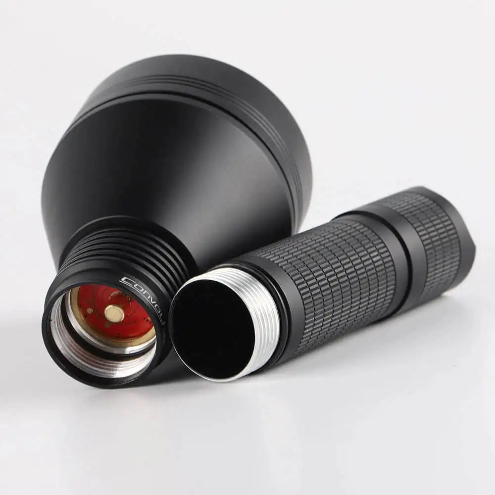lampe torche noire rechargeable lumière intense 2000 lumens 500m distance aluminium