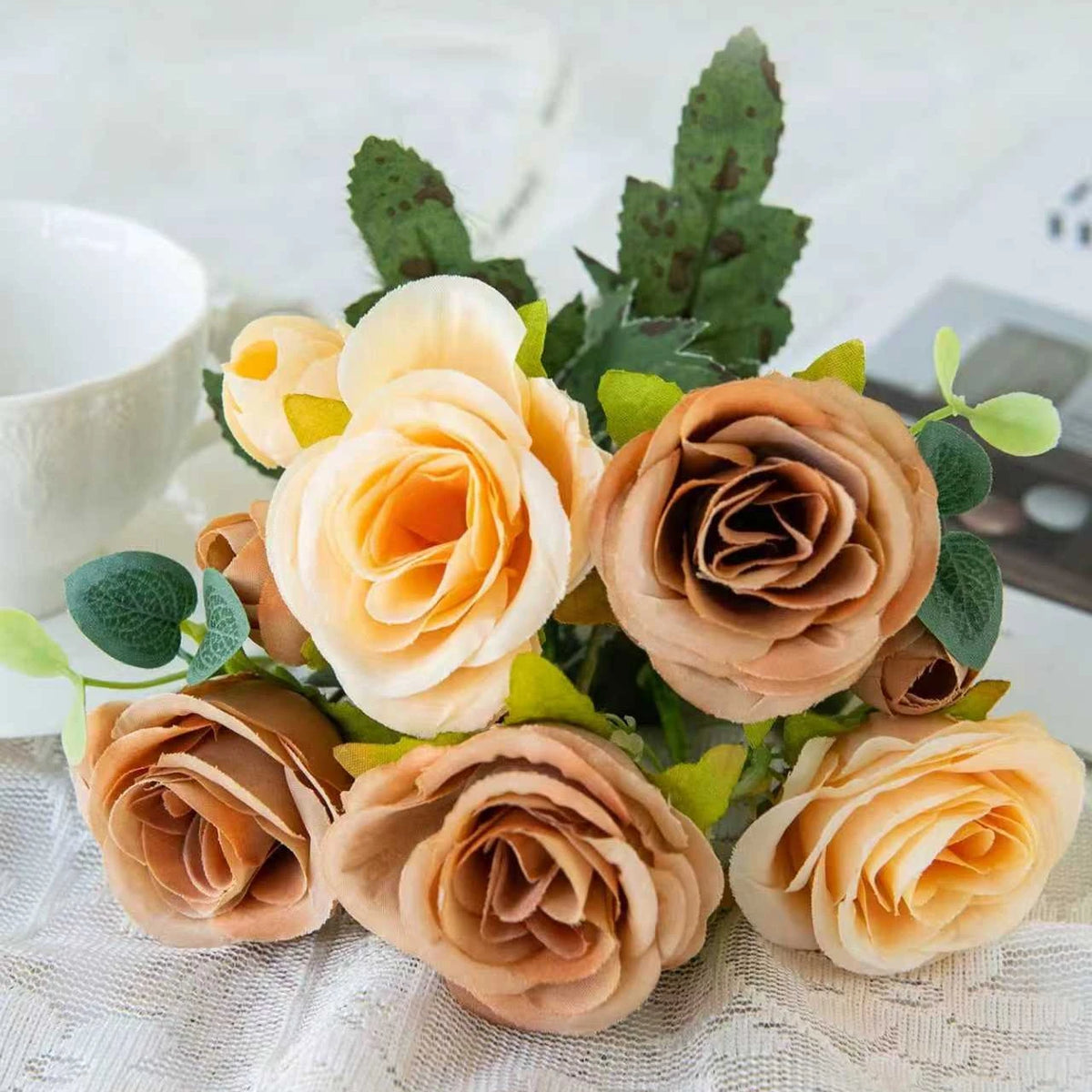 décoration intérieure bouquet pivoine rose blanche moderne élégant vase transparent mariage anniversaire
