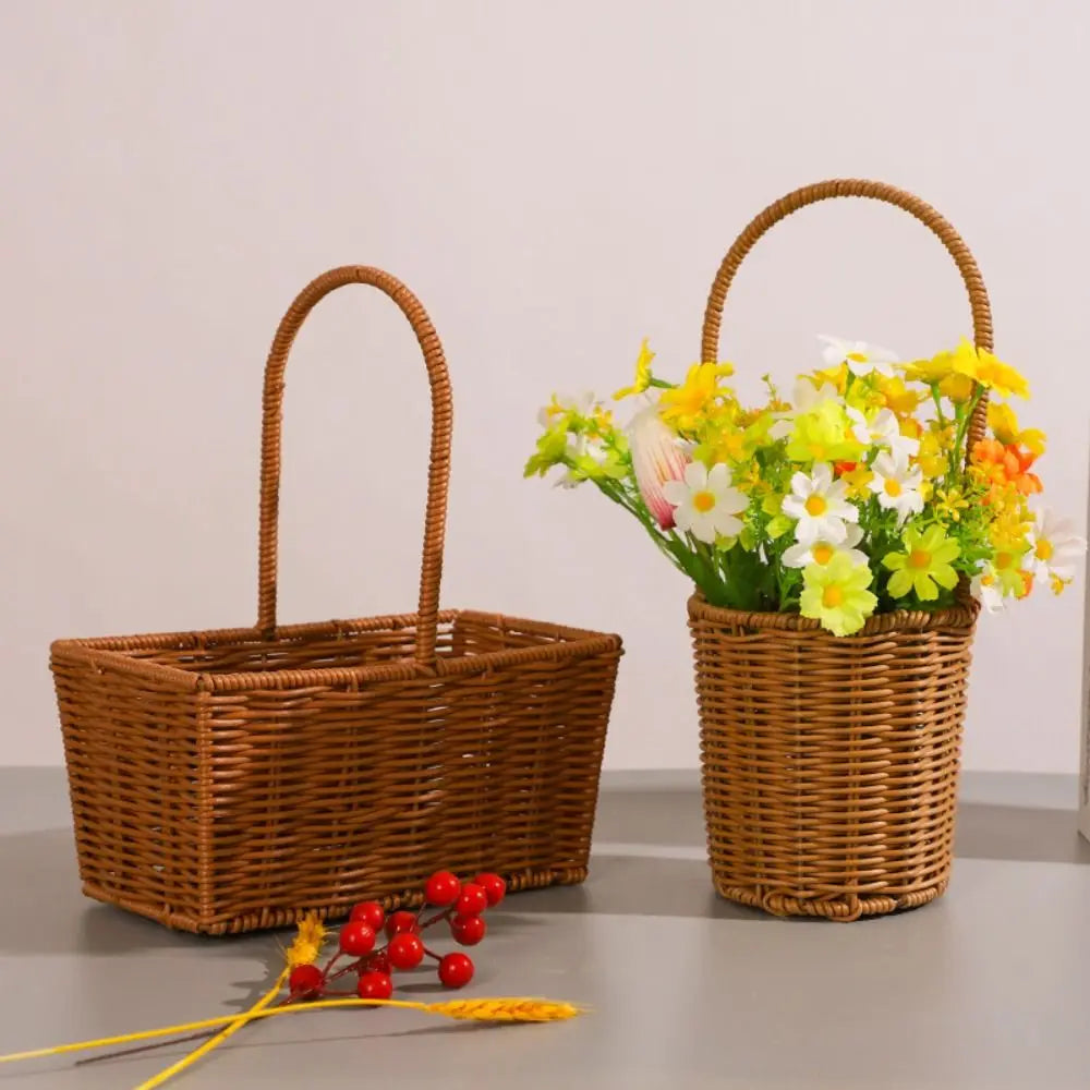 panier tressé marron clair traditionnel empilable utilisation multiple poignées métal décoration intérieure fruits légumes