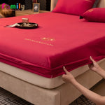 Drap-housse en flanelle velours épais couleur orange sur lit Queen