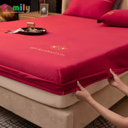 drap housse flanelle velours bordeaux taies oreillers decoration moderne élégante chambre nuit fraîche