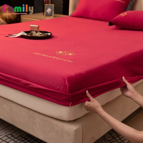 Drap-housse en flanelle velours épais couleur orange sur lit Queen