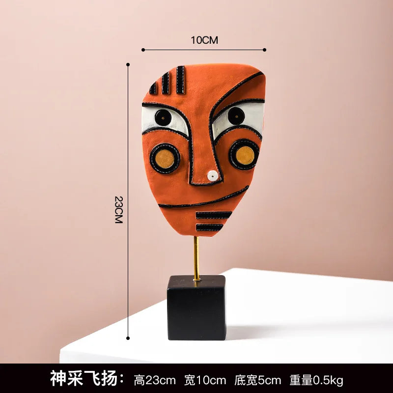 décoration moderne masque sculpté résine métal motifs géométriques orange blanc rouge
