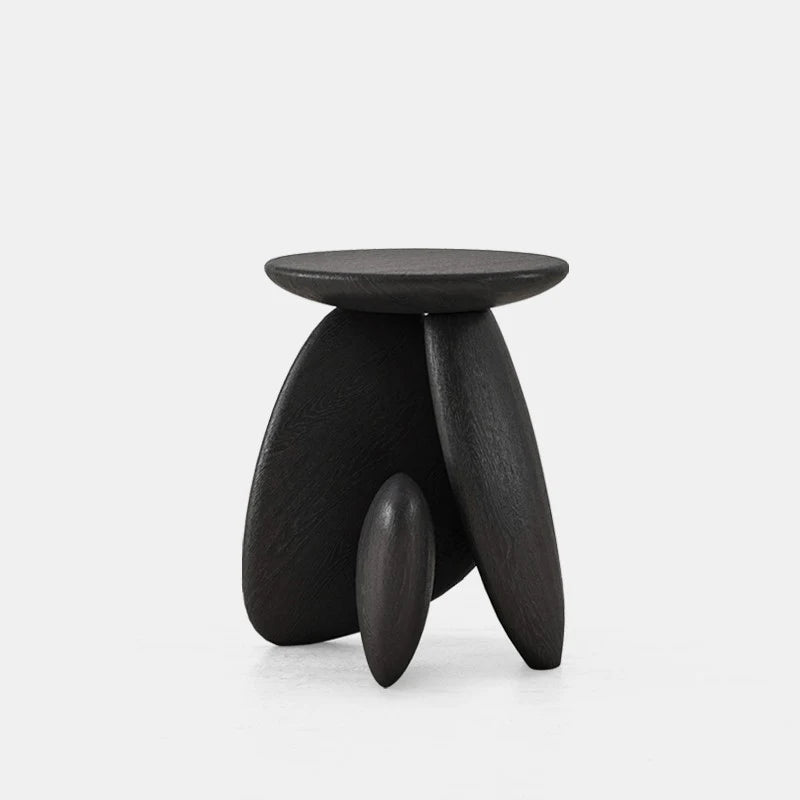 table basse ovale moderne vase branches fleurs bougie livres texture bois noir chambre coucher