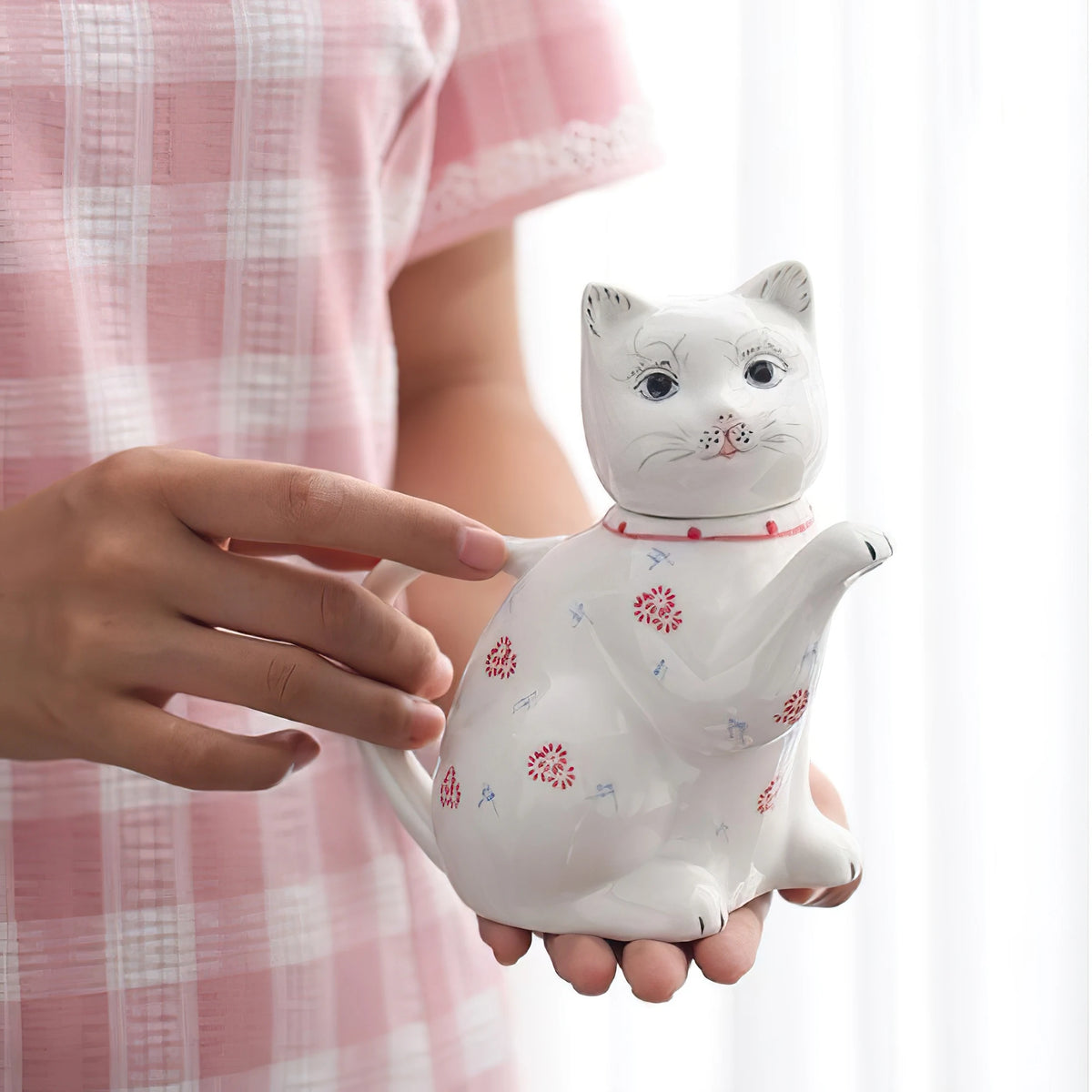 théière céramique forme chat motifs floraux tasses fleurs figurine chat blanc rouge bleu