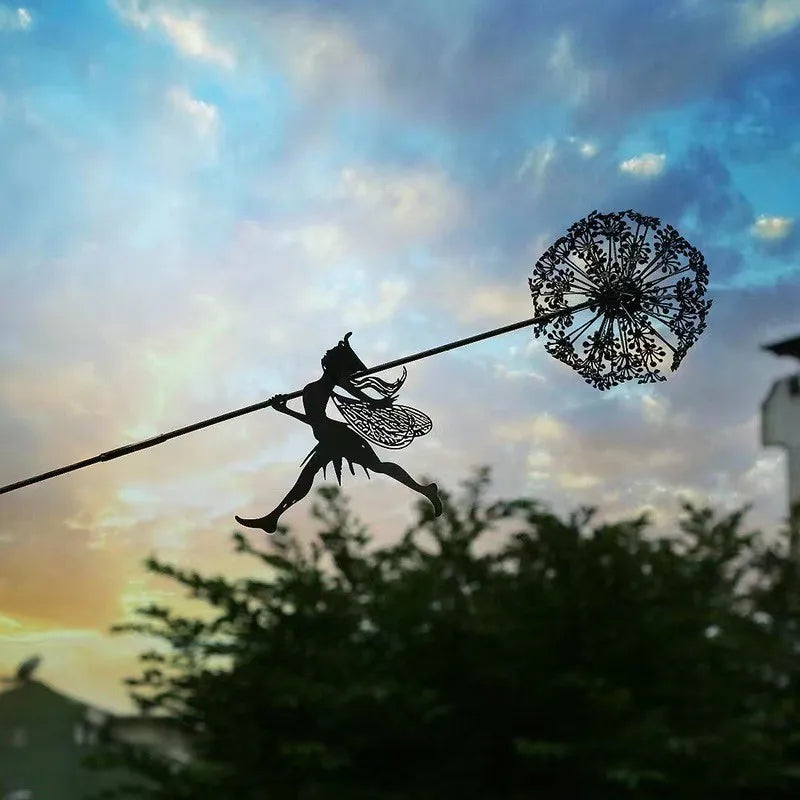 sculpture métallique artisanale fée ailes fleur stylisée filigrane moderne jardinextérieur