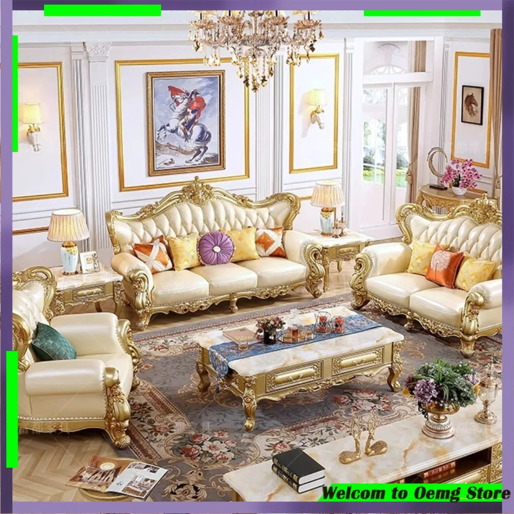 canapé beige cuir ornements dorés coussins décoratifs salon classique baroque modernes