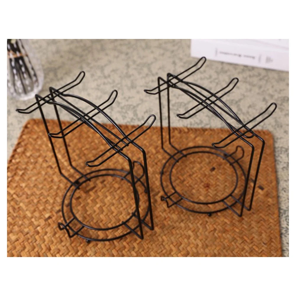 support tasses noir minimaliste clips suspension rangement cuisine vaisselier élégant moderne plateau bois