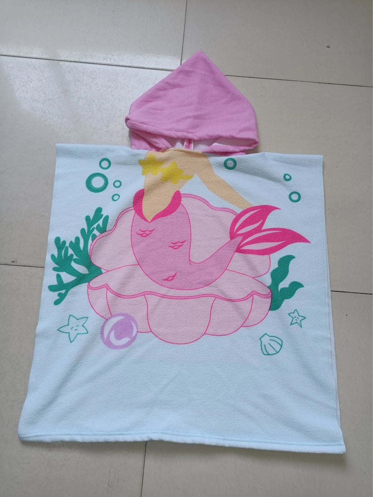 serviette plage microfibre enfant dessin animé sirène poissons bleu clair rose bleu jaune vert