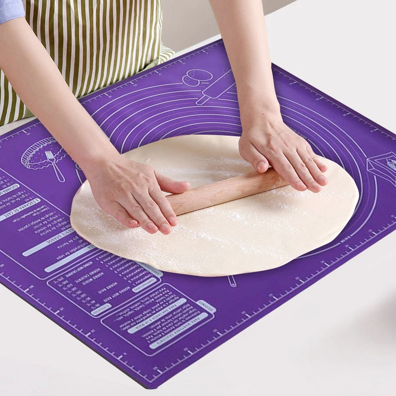 tapis pâtisserie violet blanc dessins pâte sucre rouleaux pratique deco