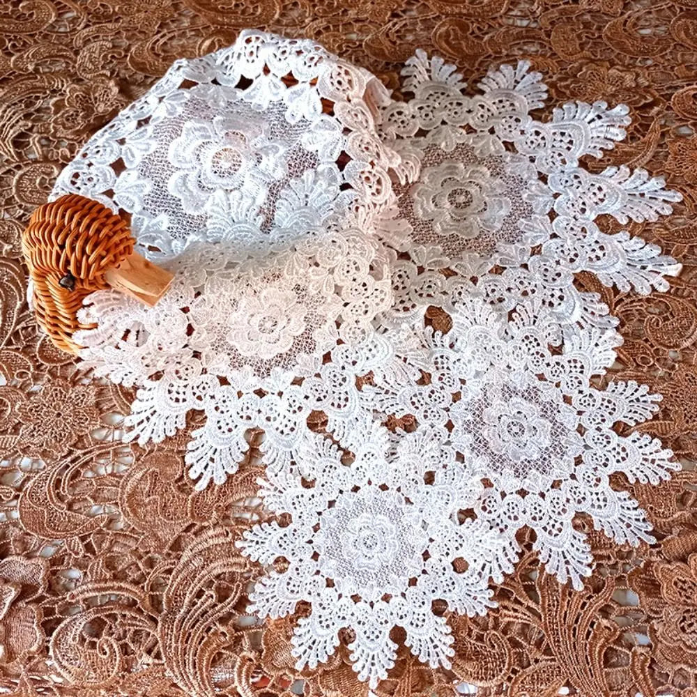 serviettes table dentelle fleurées traditionnelles réutilisables blancs opaques maison fêtes