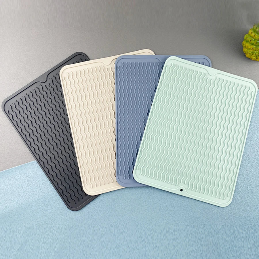 tapis cuisine silicone vert bleu gris moderne rayures ondulées assiette cônes baies 30x40cm