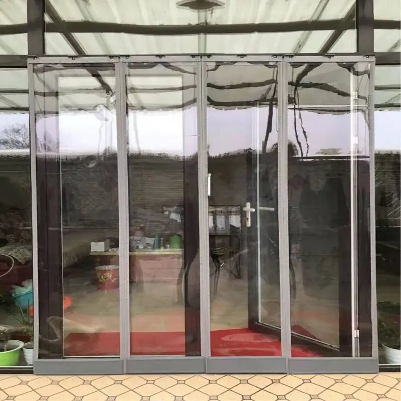 Rideau coupe-vent bleu en bandes de PVC pour séparation de porte