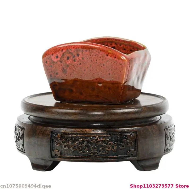 support présentation bois sculpté classique objets décoratifs marron foncé théière céramique vase petit cône