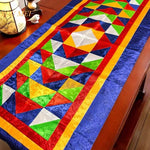 tapis traditionnel brodé patchwork géométrique couleurs vives élégant table manger
