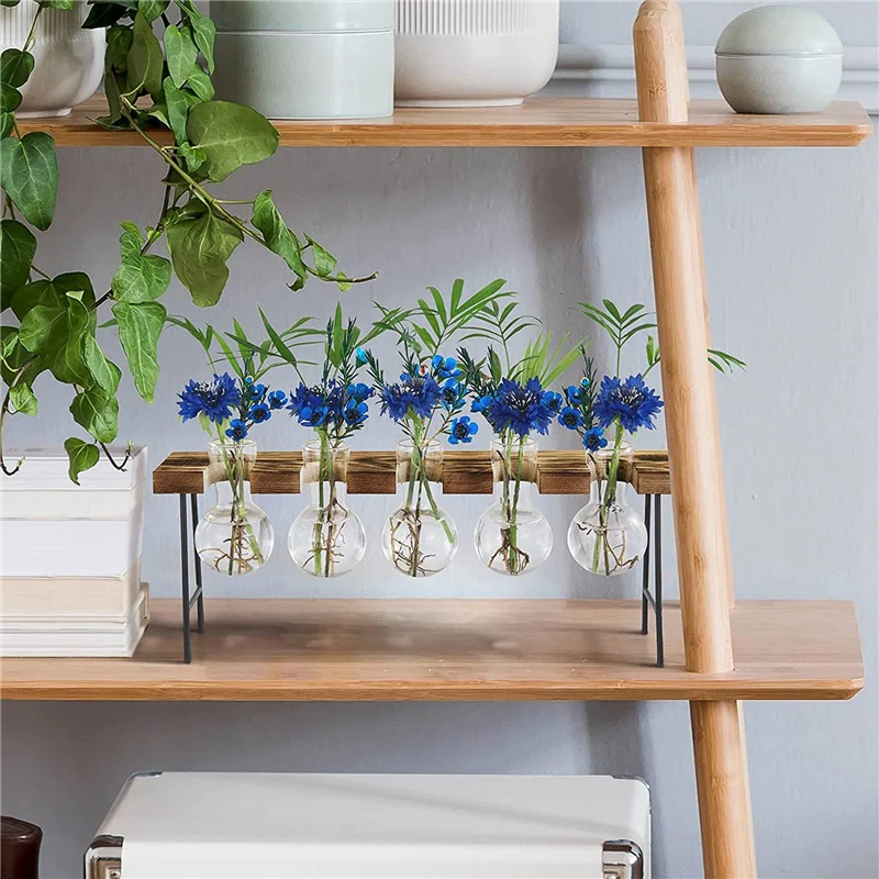 support vases transparents bois rustique sphères verre fleurs couleurs vives étagère table