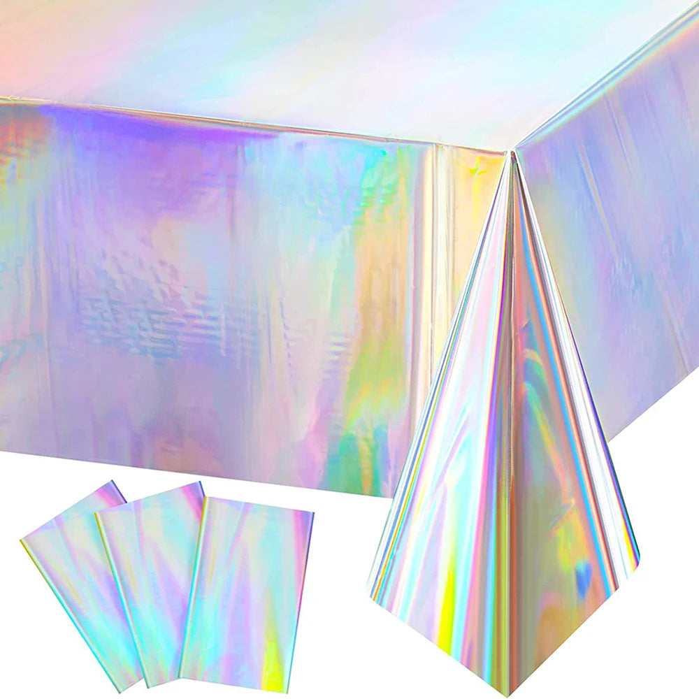 assiettes holographiques argentées gobelets pailles serviettes guirlande festif moderne événement anniversaire mariage
