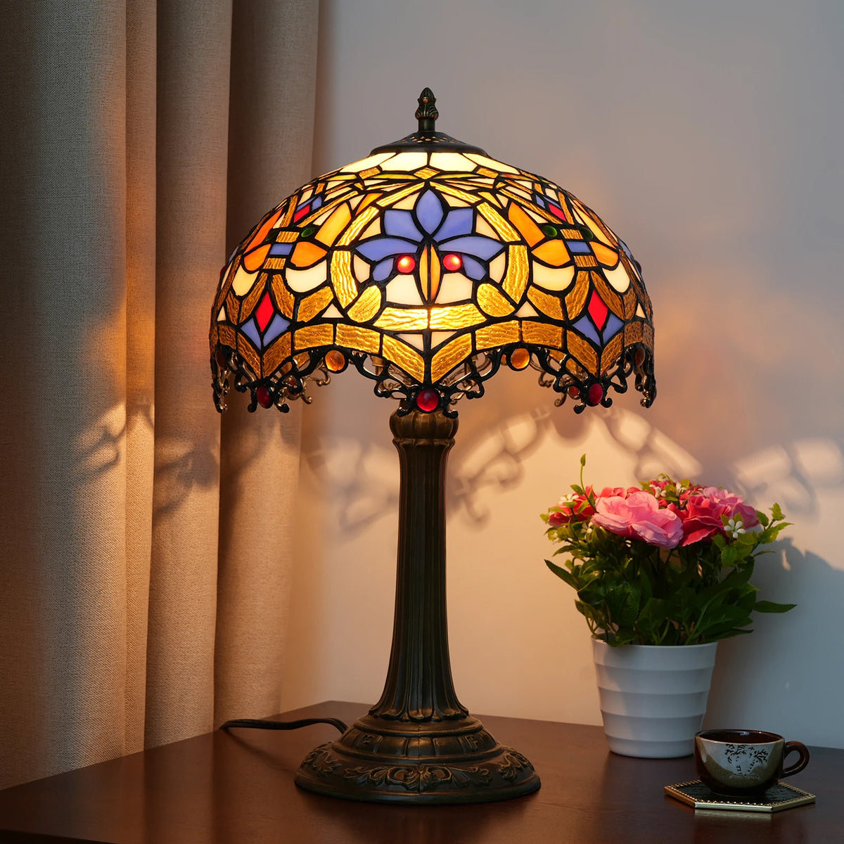 lampe table tiffany motifs géométriques couleurs vives vintage interrupteur bouton poussoir