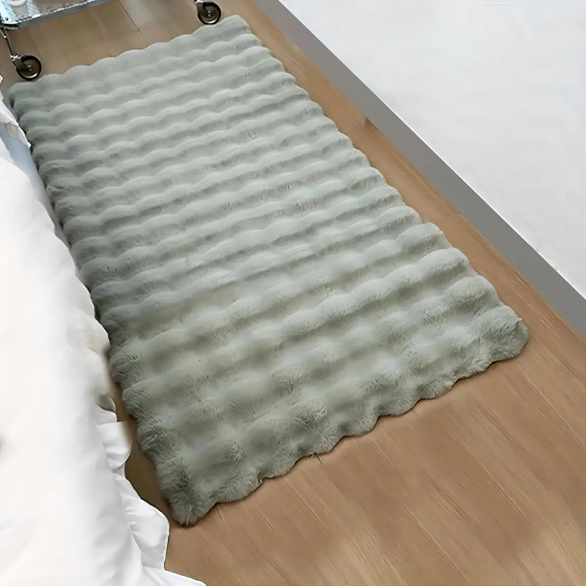 tapis fourrure blanche gris rose texture fourrure motif points moderne doux salon chambre