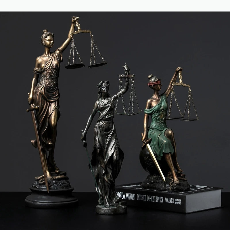 statue justice bronze vert balance épée globe terrestre texture métallique classique décoration intérieure finement