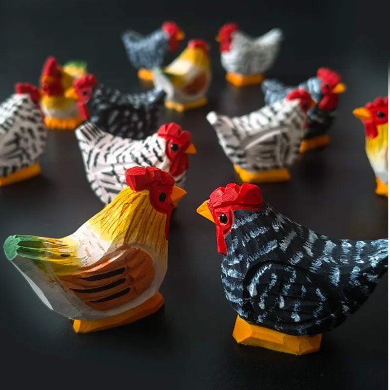 figurines poulets bois peints artisanales décoration maison ornements couleur rouge verte Jaune