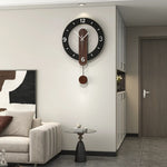 horloge murale minimaliste moderne cadran noir chiffres blancs pendule bois quartz aiguille étude salon