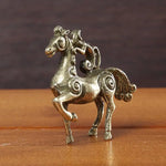 statuette équestre métal doré bronze motifs gravés antique décoratif miniature