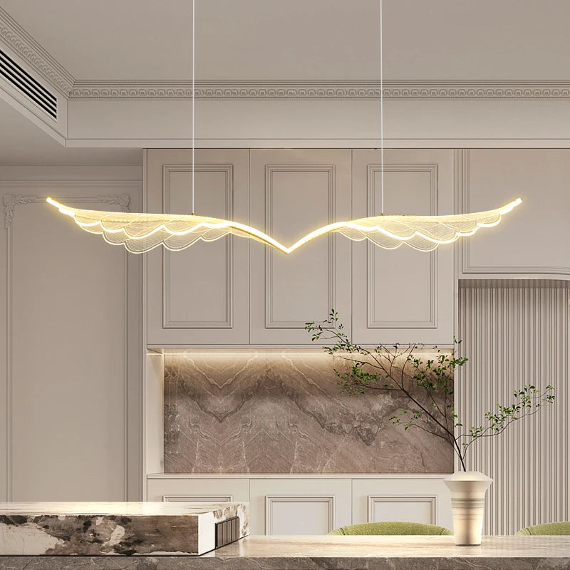suspension lumineuse moderne ailes papillon blanc doré noir décoration florale branches feuilles