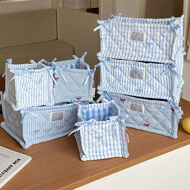 panier rangement tissu bleu clair rayures horizontales classique réutilisable rangement cosmétiques décoration