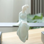 statuette chinoise traditionnelle femme robe longue décoration intérieure blanc classique délicat occasion noël valentin
