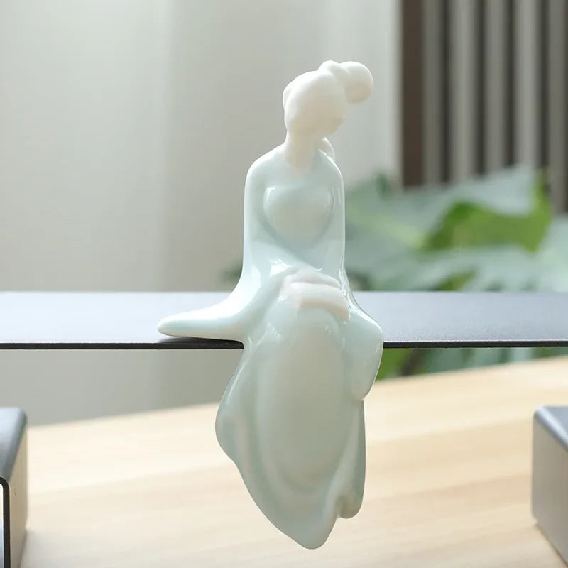 statuette chinoise traditionnelle femme robe longue décoration intérieure blanc classique délicat occasion noël valentin