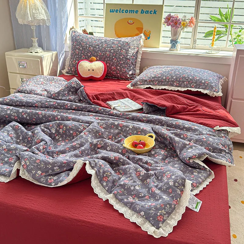 litre couverture fleurs romantique gris rouge blanc dentelle bordure chambre fille