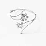 anneaux fenêtre or argent fleurs stylisées modernes élégants anneaux métalliques opaques inclusion fleurs