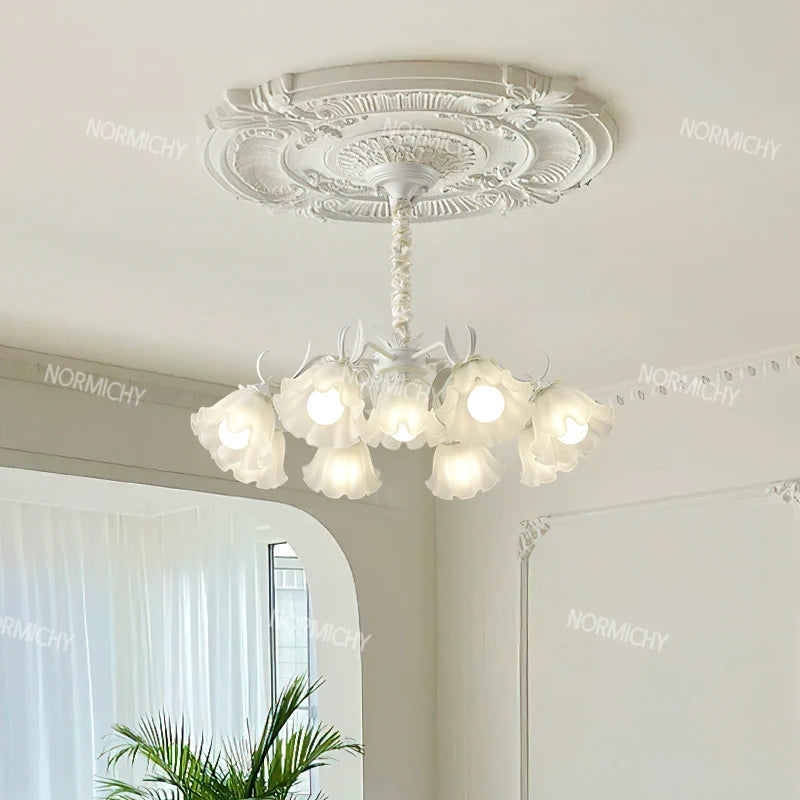 lampe suspendue fleur blanche classique romantique translucide chaines ampoules