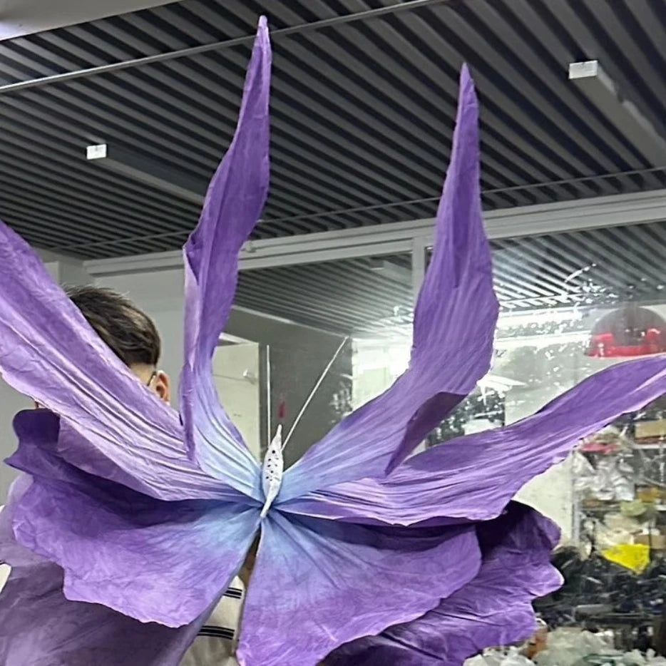 décorations papillon fleurs artificielles rose violet bleu effet plissé miroir bois