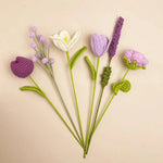 fleurs artificielles tricotées violettes blanches vertes décoration maison saint valentin anniversaire mariage tricot artisanalintérieur