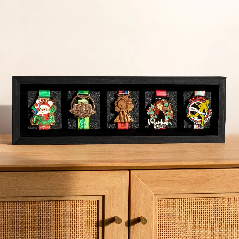 cadre photo acrylique moderne médailles or bronze rouge bleu vert noir motifs navire personnages