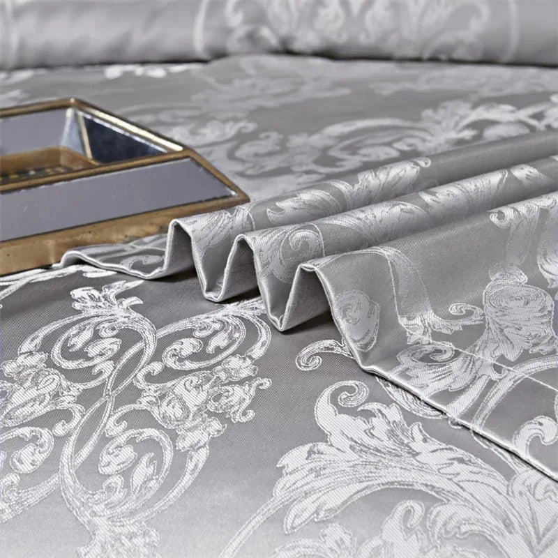 ensemble literie baroque gris clair blanc orné motifs floraux classique élégant taies d'oreiller
