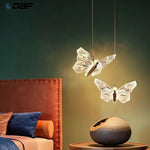 suspension décorative moderne papillons transparents dorés hall chambre éclairage contemporain fixations