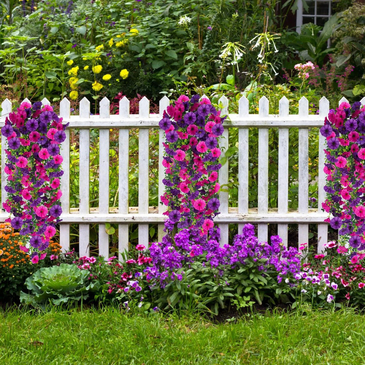 décoration intérieure moderne bouquet suspendu fleurs artificielles rose violet vert feuilles