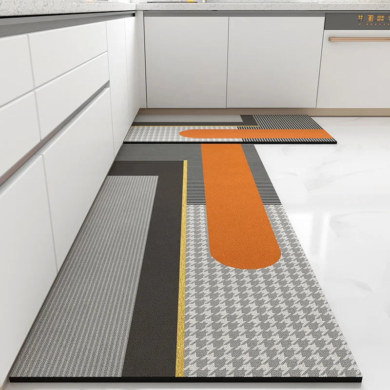 Le tapis de cuisine moderne avec des motifs géométriques colorés crée une ambiance tendance et fonctionnelle dans cette cuisine.